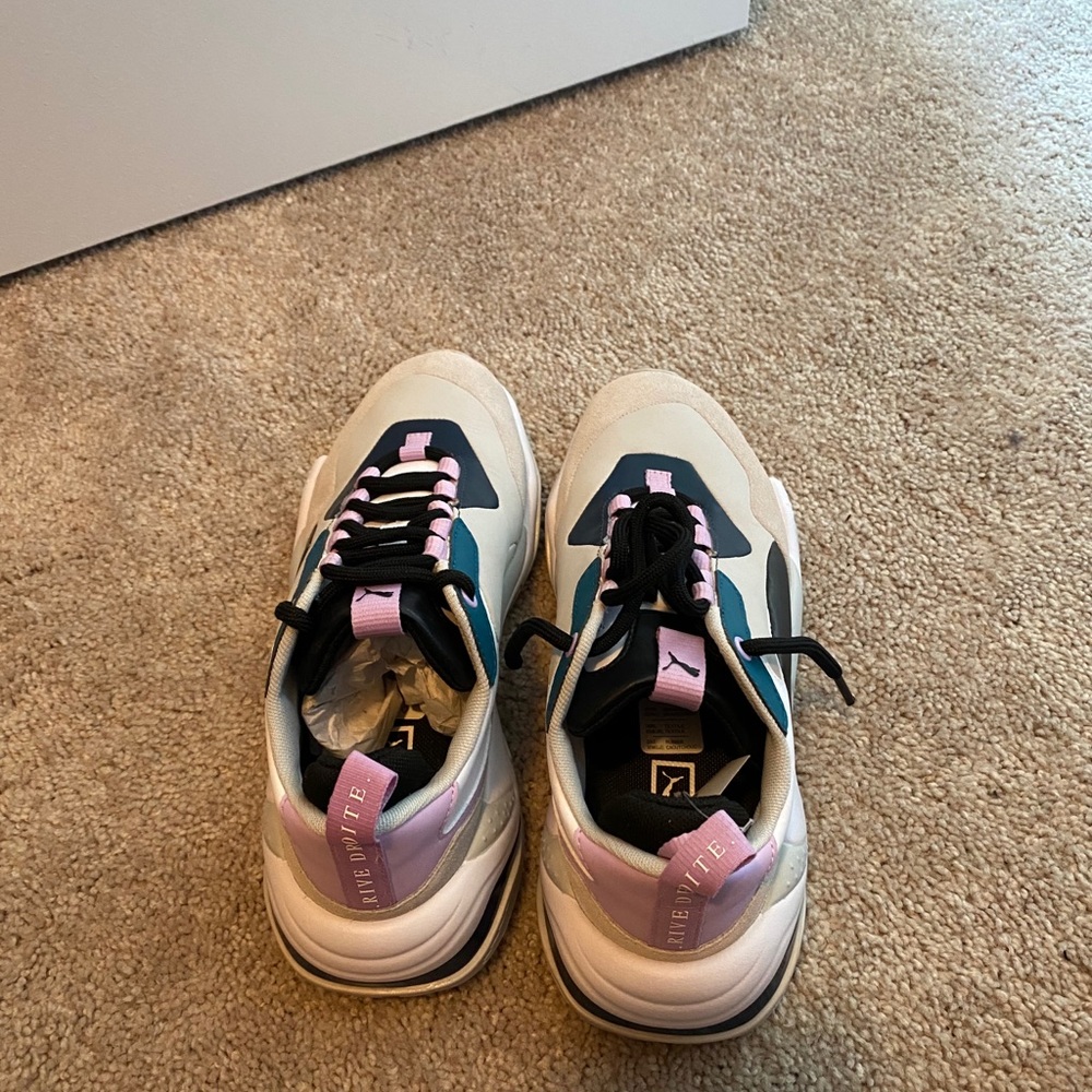 Pumas - Picture 4 of 4